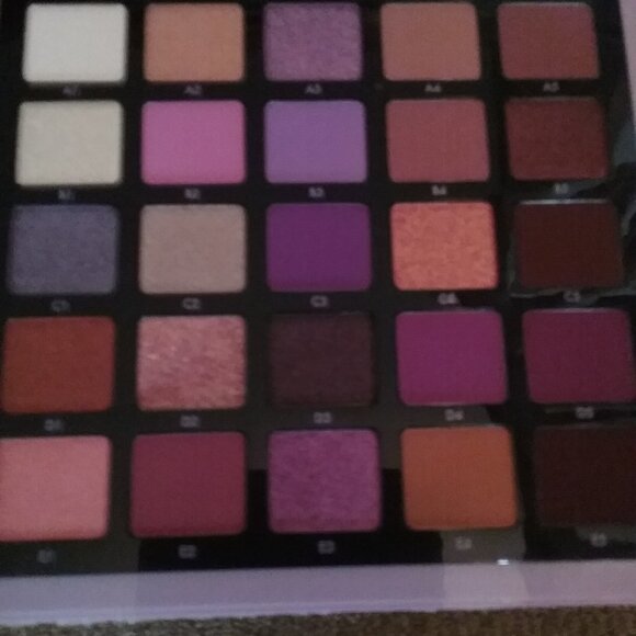 Eyeshadow Palette - Picture 2 of 2